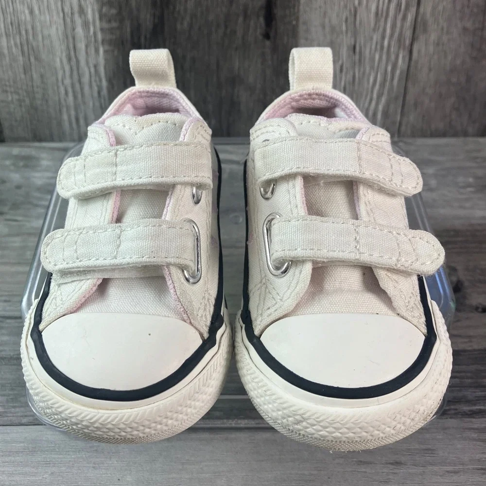Converse Chuck Taylor All Star 2V Infant White Pink Heart Sneakers A19067F Sz 3